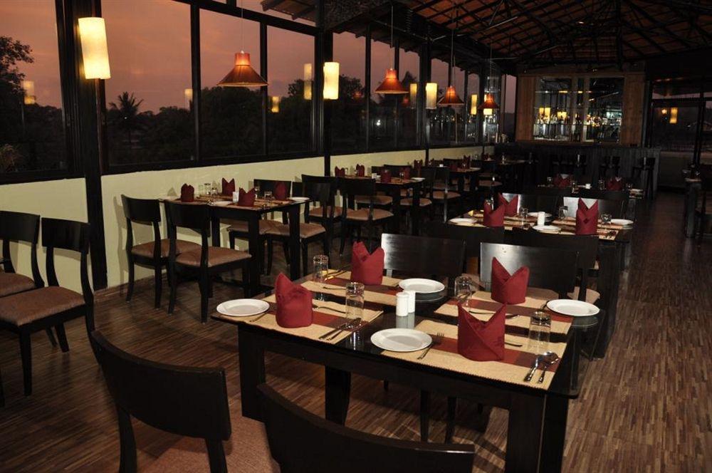 Sukhmantra Resort & Spa Candolim Exteriör bild