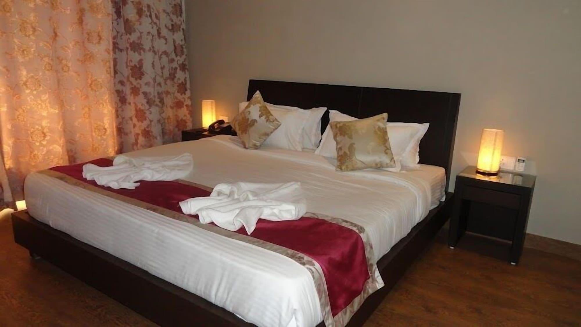 Sukhmantra Resort & Spa Candolim Exteriör bild