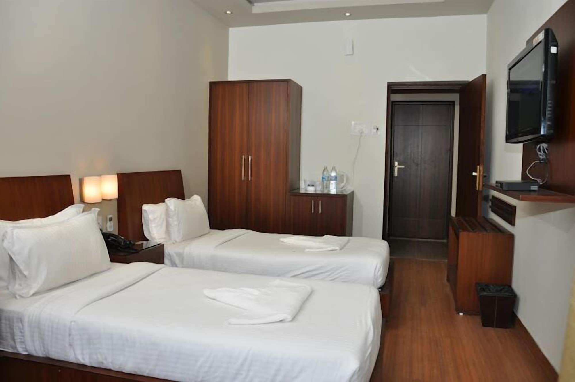 Sukhmantra Resort & Spa Candolim Exteriör bild
